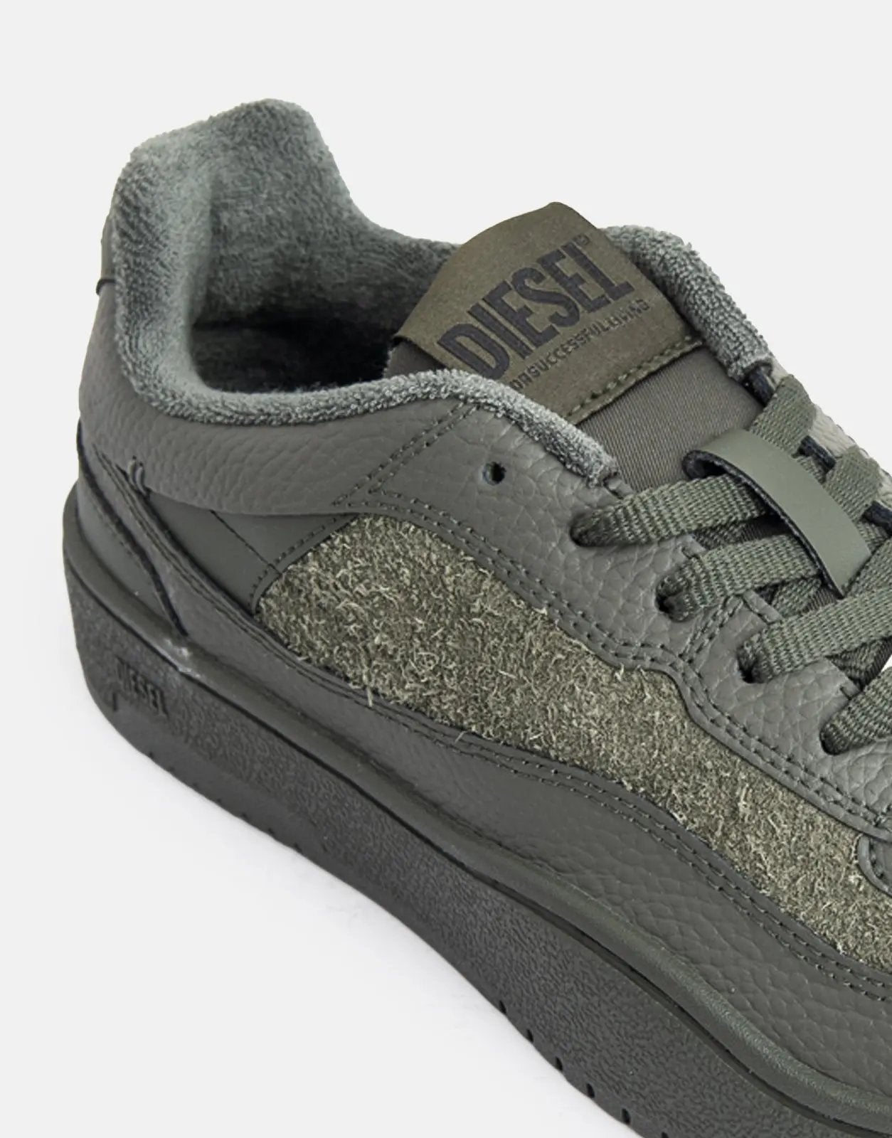 Diesel S-Oval Skate Low Sneakers T7168